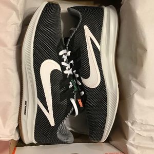 BRAND NEW Nike Downshifter 9.5 SE